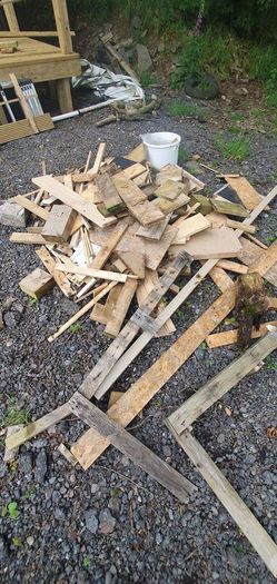 scrap wood/fire wood + pallets
