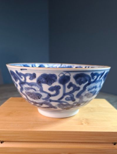 Chinese Kangxi porcelain Lotus bowl