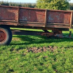 Tipping trailer