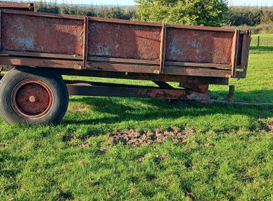 Tipping trailer