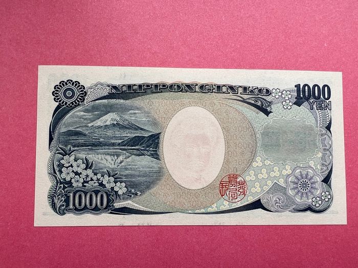 Japan  1000. Yen  2011  Pick  104b   ( Uncirculated )