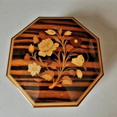 Vintage italian musical jewellery box