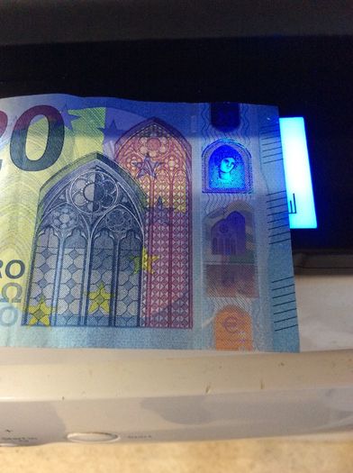 Polycheck Bank Note Checker. 9 Watts Ultra Violet Bank Note Checker.