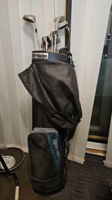 Golf club set with carrying bag