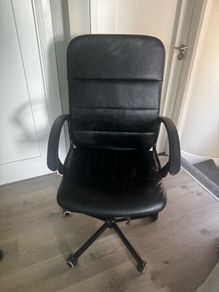 black office computer chair