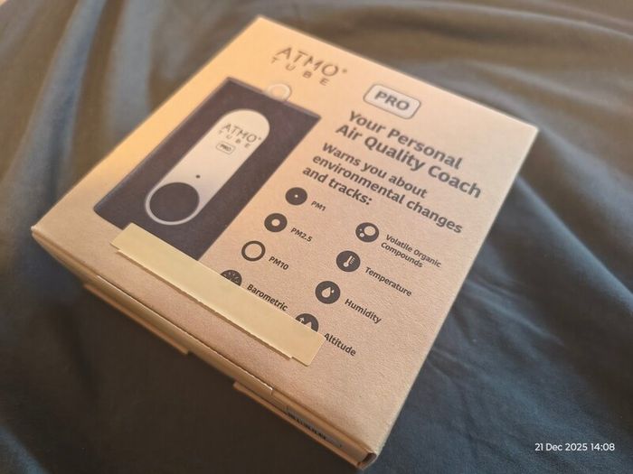 RRP eur 200 . Barely used (+ new original box) portable air quality monitor Atmotube Pro + phone app