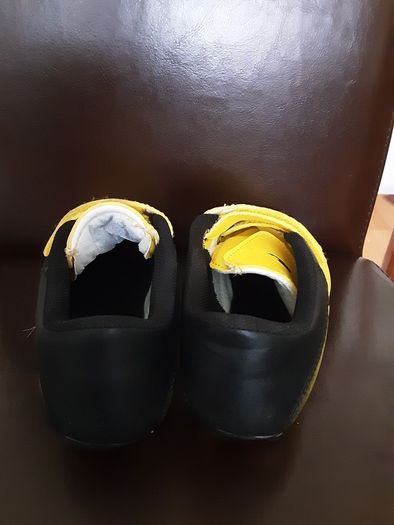Football Boots/Junior Yellow Football Boots .. Size: 12 UK/FINAL Price Drop