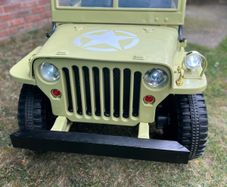 Kids ride on jeep