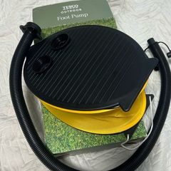 Double airbed with foot pump