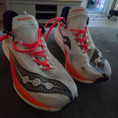 runners (UK 10.5) Carbon Plated