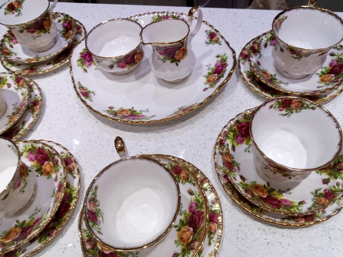 21 (39)piece Tea Set Royal Albert Old Country Roses Bone China