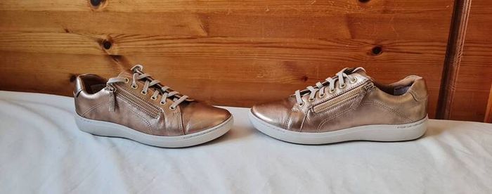 Clarks nallie Rose gold size 6D eu 39 leather Zip and lace closure In excellent condition