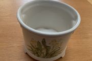 Indoor plant pot holder. 'Alyssum' pattern.