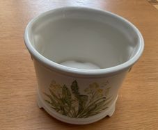 Indoor plant pot holder. 'Alyssum' pattern.