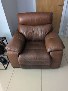 Brown Leather Reclining Chair. (Manual)