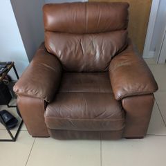 Brown Leather Reclining Chair. (Manual)