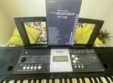 Digital Keyboard & Stand Yamaha YPT-230