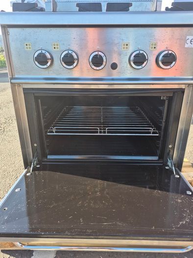 2 x Mareno 4 ring gas range with oven - commercial catering equipment