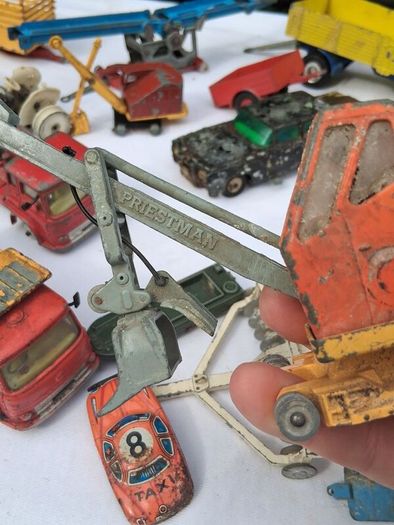 Vintage Diecast Toy Collection (Dinky,Lesney,Mecanno,Corgi) 22 Pieces