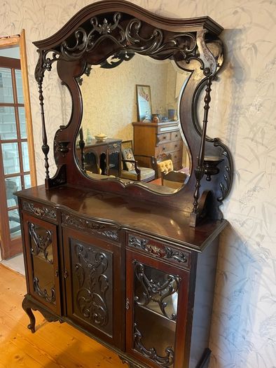 Antique / Vintage Ornate Mahogany Sideboard Display Cabinet with Mirror Back
