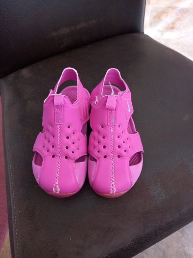 Nike girl's sun slippers, size 10