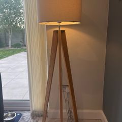 Tripod wooden Floor Lamp