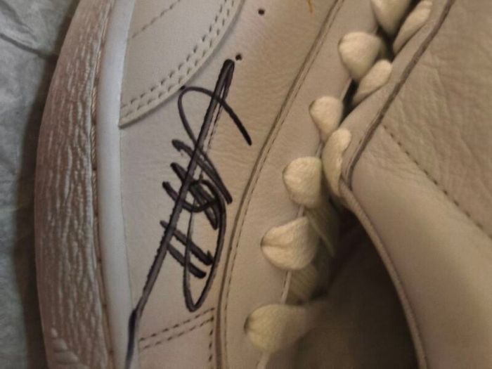 puma runners signed by Usain bolt