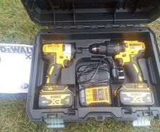 DeWalt 18v 4Ah Impact and Drill (Barely Used)