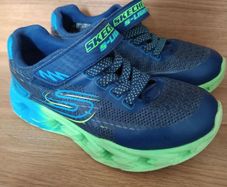 boy's SKECHERS light up shoes. UK13