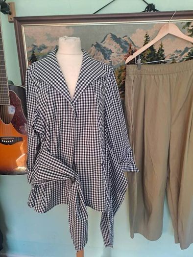Brand new Barrel shape trousers with pockets