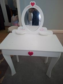 kids dressing table