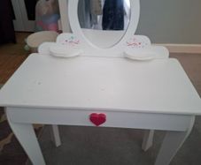 kids dressing table