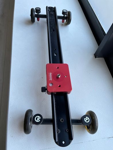Camera rail with adjustable wheels from Kamerar