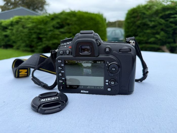 Nikon D7100 DSLR Camera Kit