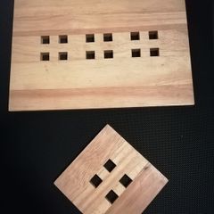 A beautiful set of hardwood tableware, consisting of 4 place mats and 4 matching coasters