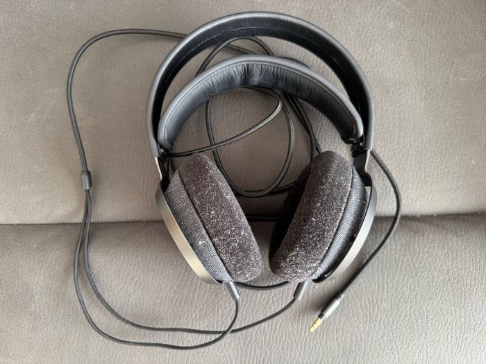 Philips Fidelio X3 headphones