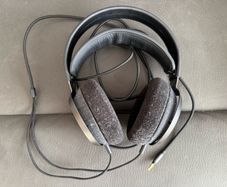 Philips Fidelio X3 headphones