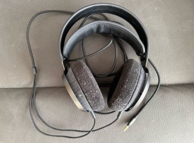 Philips Fidelio X3 headphones