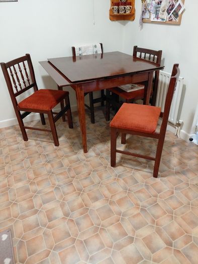 Kitchen Table & Chairs