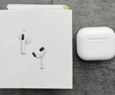 Apple Ear Pods 3rd Generation (case only)