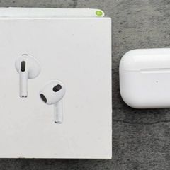 Apple Ear Pods 3rd Generation (case only)