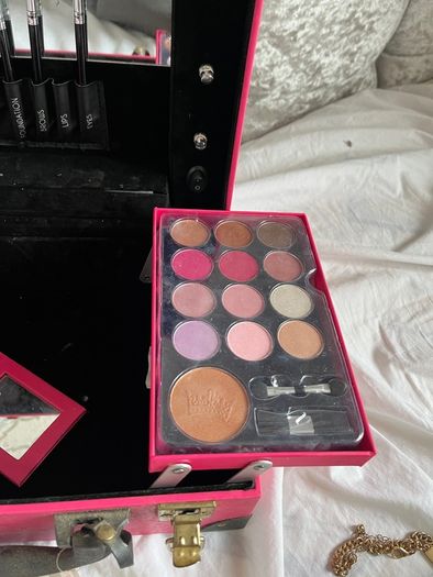 Beauty eyeshadow box