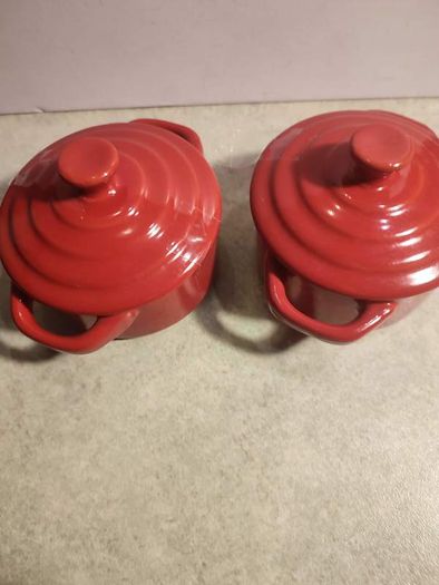 SET OF 2 Ceramic bowl and lid. New. .