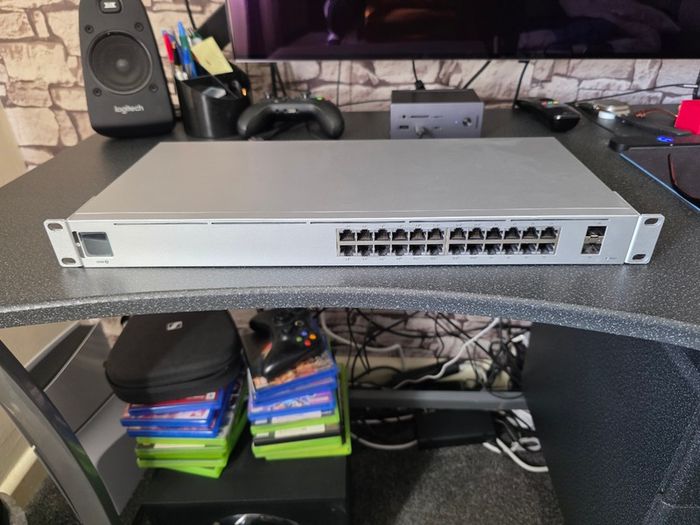 Ubiquiti USW-24-POE