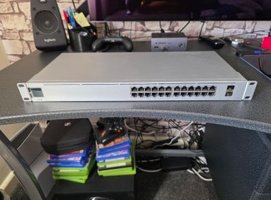 Ubiquiti USW-24-POE