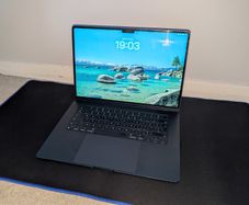 Apple MacBook Air 2023 15-inch M2 Laptop 512GB SSD 94% battery