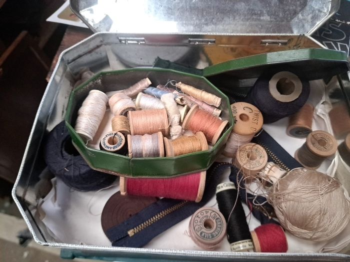 Vintage Sewing Spools @ Treads