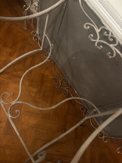 Chabby Chiq distressed table and 4 chairs