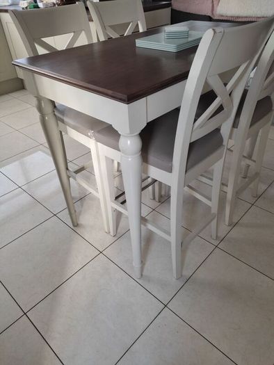 Kitchen Table and Chairs x4