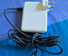 Macbook charger - need to sell by tomorrow as leaving country